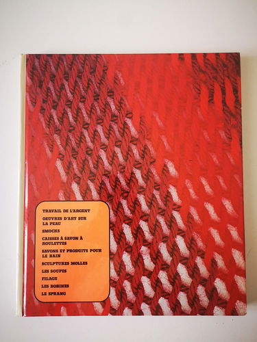 Artisanat et loisirs : Pochoir, peinture sur pierre, l'art du fil tendu, sucre en relief, cadrans solaires, supergraphiques, broderie suédoise, balançoires, jeux d'interieur, tables et bancs, tissage artisanal