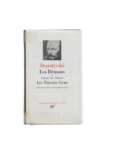 Couverture de DOSTOÏEVSKI.les démons .carnet des démons.les pauvres gens.introduction par pierre pascal.bibliothèque de la pléiade.NRF.1349 pages.1983.jaquette & jaquette rodoïde.