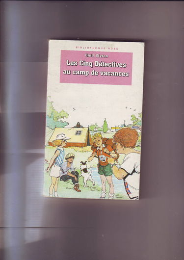 Les Cinq détectives au camp de vacances : le club des cinq