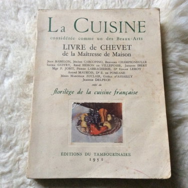 Couverture de La cuisine considérée comme un des beaux-arts - livre de chevet de la maîtresse de maison - suivi du florilège de la cuisine française - editions du tambourinaire 1951