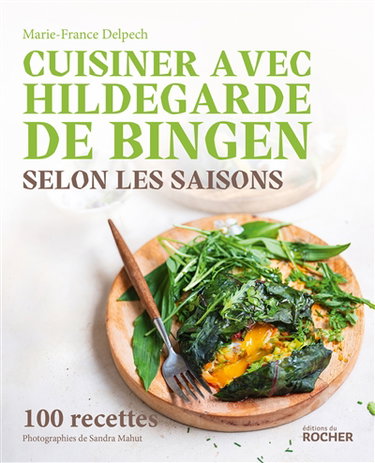 Couverture de Cuisiner avec Hildegarde de Bingen selon les saisons : 100 recettes