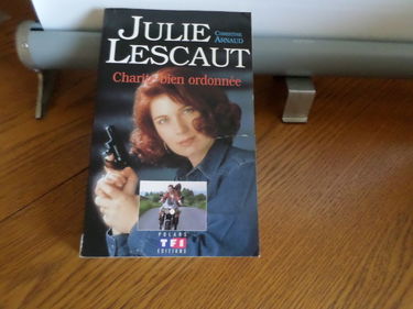 Julie Lescaut. Vol. 2. Charité bien ordonnée