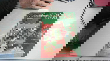 Les couleurs de Noël : décors en papier crépon