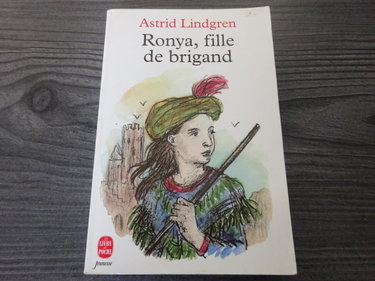 Couverture de RONYA, FILLE DE BRIGAND