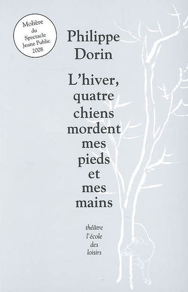 L'hiver, quatre chiens mordent mes pieds et mes mains