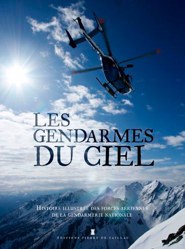 Couverture de Les gendarmes du ciel : histoire illustrée des forces aériennes de la gendarmerie nationale
