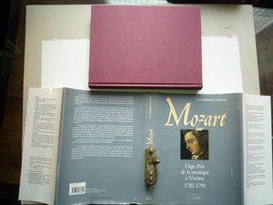 MOZART - L'âge d'or de la musique à Vienne 1781-1791. Traduit par Denis COLLINS.