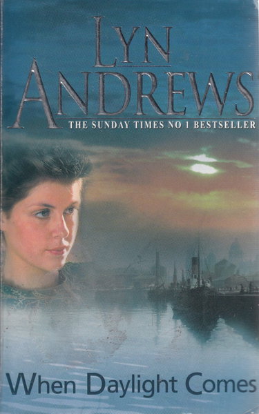Couverture de When Daylight Comes: An engrossing saga of family, tragedy and escapism