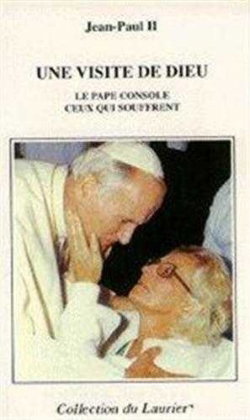 Couverture de Une visite de Dieu : le Pape console ceux qui souffrent