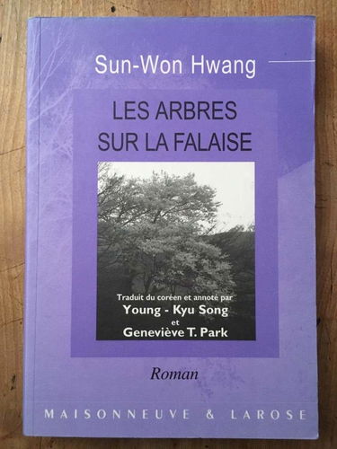 Les arbres sur la falaise