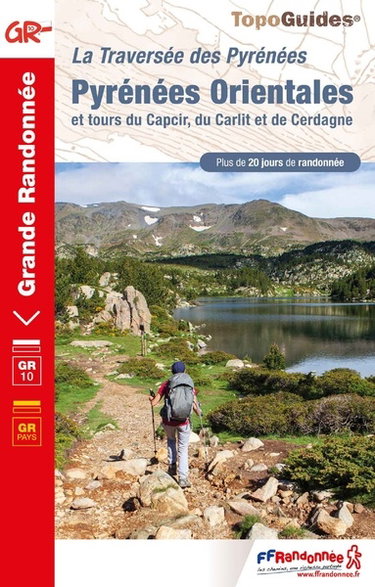 Couverture de La traversée des Pyrénées. Pyrénées-Orientales et tours du Capcir, du Carlit et de Cerdagne : GR 10, GR pays : plus de 20 jours de randonnée