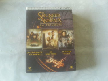 Couverture de Le Seigneur des Anneaux : La Trilogie - La Communauté de l'Anneau / Les Deux Tours / Le Retour du Roi - Metroplolitan Edition Prestige (6 DVD)