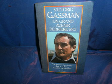 Un Grand avenir derrière moi : Vie, amours et prouesses d'un m'as-tu vu, racontées par lui-même