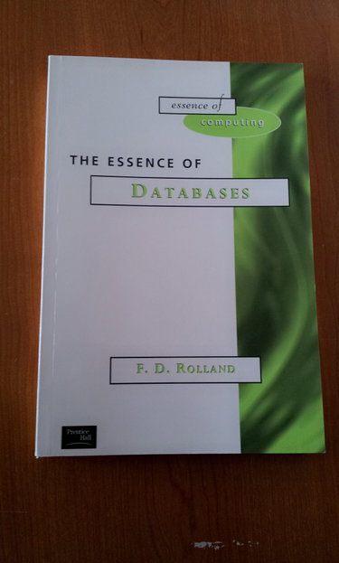 Couverture de The Essence of Databases
