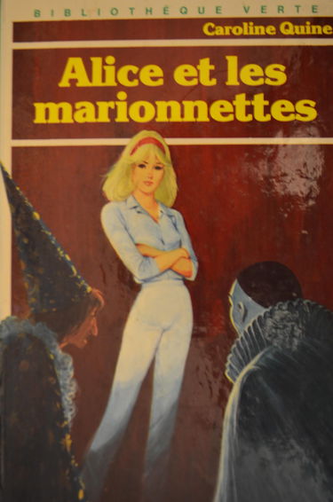 ALICE ET LES MARIONNETTES