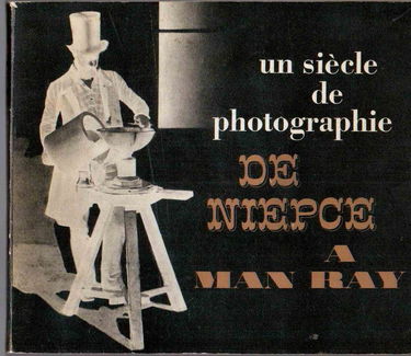 Un Siècle de photographie de Niepce à Man Ray : Musée des arts décoratifs, Paris, 1965. Catalogue par Laurent Roosens, traduit par l'auteur, K. Sano et Verhezen. Préfaces par André Jammes et L. Roosens