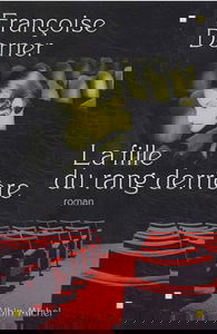 La fille du rang derrière