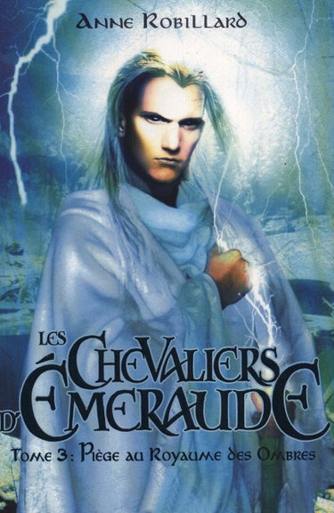 Couverture de LES CHEVALIERS D'EMERAUDE - TOME 3 - PIEGE AU ROYAUME DES OMBRES