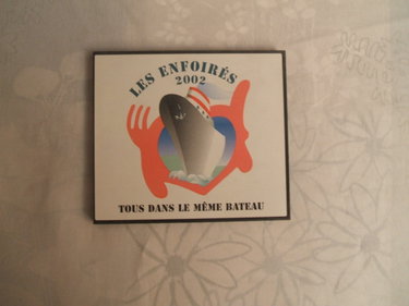 Couverture de Les Enfoirés 2002 : Tous dans le même bateau