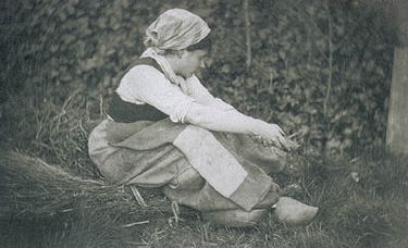 Paysans, paysannes : vie et moeurs campagnardes