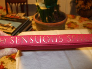 Couverture de Sensuous Spaces: Designing Your Erotic Interiors