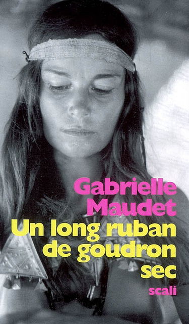 Un long ruban de goudron sec