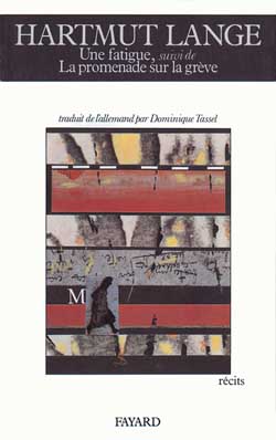 Une fatigue. La promenade sur la grève