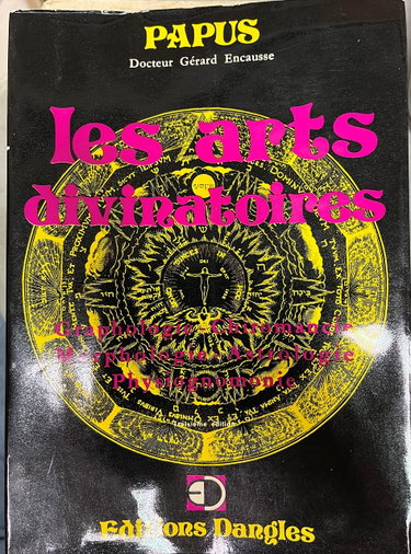 Couverture de Les Arts divinatoires : graphologie, chiromancie, morphologie, astrologie, physiognomonie astrosophie