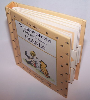 Couverture de Winnie-the-pooh's Little Book About Friends: With Changing Pictures