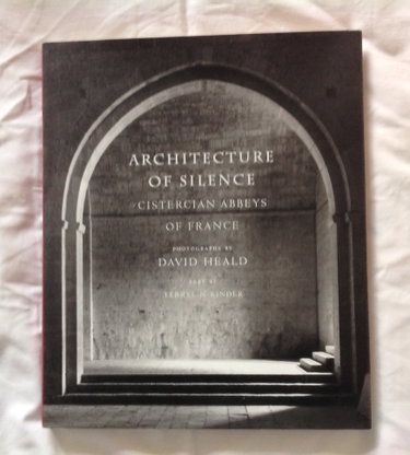 Couverture de Architecture of Silence: Cistercian Abbeys of France