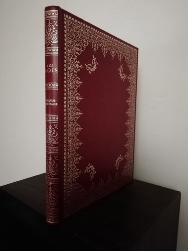 Couverture de Les rois. Les dynasties qui ont fait l'histoire. Les dynasties anglaises et les Pays-Bas. Les Tudor - Les Stuarts - Les Hanovre et les Windsor - Les Orange-Nassau. Illustré. Avant-propos du Marquis de Salisbury. Texte de M. Le Professeur Rowse. Editions H