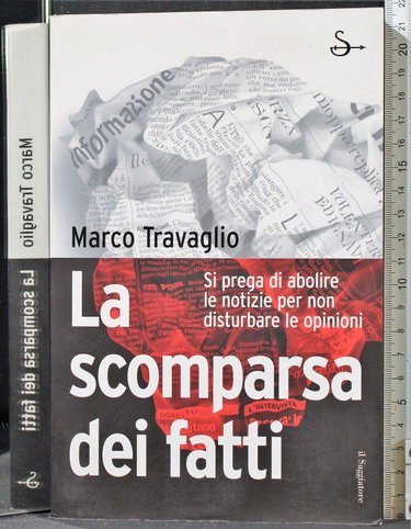 Couverture de La scomparsa dei fatti. Si prega di abolire le notizie per non disturbare le opinioni