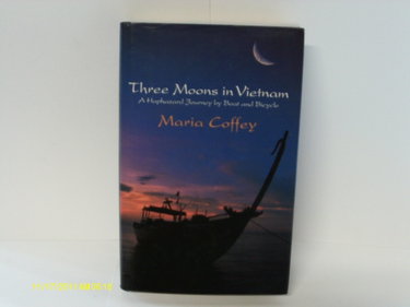 Couverture de Three Moons in Vietnam: A Hapazard Journey Along the Coast
