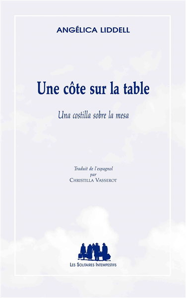 Une côte sur la table. Una costilla sobre la mesa