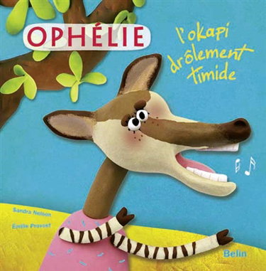 Ophélie, l'okapi drôlement timide