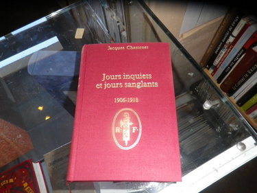 Couverture de Cent ans de république - Tome 4: 1906-1918 Jours inquiets et jours sanglants