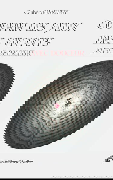 Ouvrir les yeux des vivants avec douceur