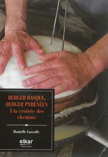Couverture de Berger basque, berger pyrénéen : à la croisée des chemins