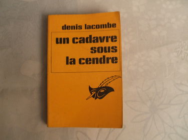 Un Cadavre sous la cendre (Club des masques)