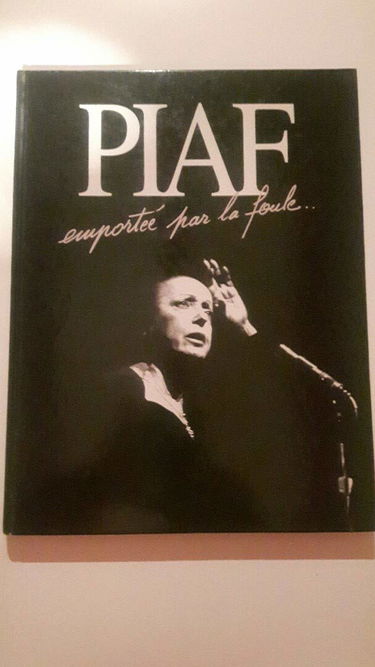 Piaf: Emportée par la foule...