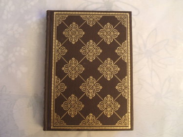 Couverture de Une femme à sa fenêtre. Texte de présentation par Laurence Paton. 1979. Reliure marron de l'éditeur. 251 pages. (Club, Littérature) par Pierre Drieu La Rochelle