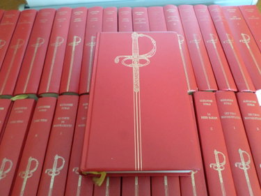 Couverture de collections Alexandre Dumas 34 volumes la dame de monsoreau 1 et 2 le collier de la reine 1 et 2 vingt ans apres 1 et 2 joseph balsamo 1 2 3 4 le vicomte de bragelonne 1 2 3 4 5 6 les deux diane 1 et 2 la contesse de charny 1 2 3 4 ange et pitou 1 et 2 le par Alexandre Dumas