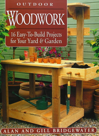 Couverture de Outdoor Woodwork: 16 Easy-To-Build Projects for Your Yard & Garden