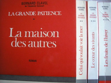 Couverture de La grande patience, 4 tomes: la maison des autres - celui qui voulait voir la mer - le coeur des vivants - les fruits de l'hiver