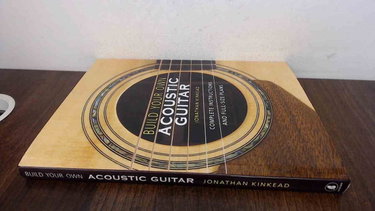 Couverture de Build Your Own Acoustic Guitar: Complete Instructions and Full-Size Plans