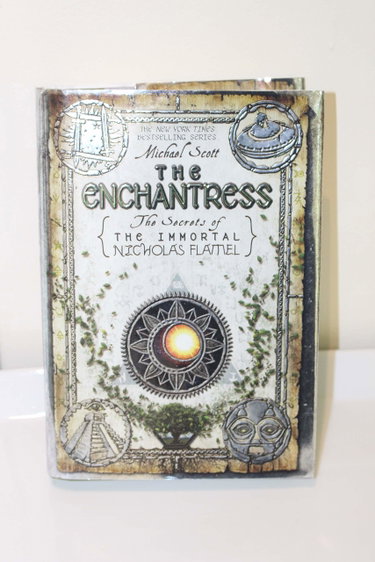 Couverture de The Enchantress