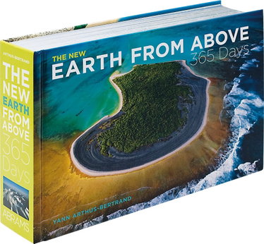 Couverture de The New Earth From Above: 365 Days: Revised Edition