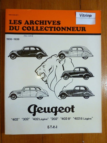Couverture de Les Archives du collectionneur, numéro 26 : Renault Juvaquatre 4CV et CV - Dauphinoise, 1938-1960
