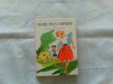 Couverture de Quatre filles campaient : Collection : Nouvelle bibliothèque rose cartonnée N° 43