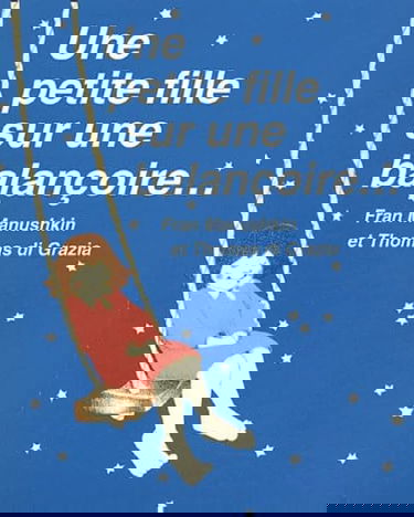 Une petite fille sur une balançoire